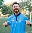 Fred Bruno posa com camisa do setor esportivo da Globo  Foto: Reprodução | Globoplay