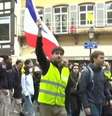 Manifestantes vão às ruas na França - Foto: Reprodução / Jogada10