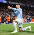 Foden, de direita, marca seu primeiro gol no jogo - Foto: Justin Setterfield/Getty Images / Jogada10