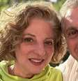 A professora Marta Grostein com o filho mais velho, o apresentador Luciano Huck  Foto: Reprodução