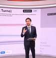 O diretor da Quaest, Felipe Nunes, apresenta dados de uma pesquisa em telejornal da GloboNews  Foto: Reprodução/TV