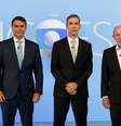 O mediador César Tralli com os candidatos Flávio Bolsonaro (PL) e Lula (PT): debate de 2º turno na Globo foi o ponto alto de audiência na cobertura eleitoral de 2026  Foto: Fernando Frazão/Agência Brasil