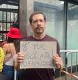 Flávio relembra que a própria mãe criticava a gestão de Jair da pandemia  Foto: Maria Luiza Valeriano/Terra