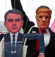 Manifestante usando máscara do presidente norte-americano, Donald Trump, e segurando um boneco de Flávio Bolsonaro participa de ato de encerramento da campanha de Lula, na véspera do segundo turno da eleição presidencial, no sábado (24), em São Paulo. Foto: REUTERS - Alexandre Meneghini / RFI