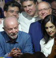 Lula chega para falar após ser eleito  Foto: Reprodução/Globo