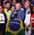 Lula discursa para multidão após ser reeleito na noite deste domingo, 25  Foto: LECO VIANA/THENEWS2/ESTADÃO CONTEÚDO / Estadão