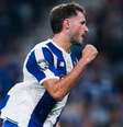 Santiago Giménez converte pênalti e garante a classificação do Porto - Foto: Divulgação / FC Porto / Jogada10