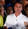 O senador Flávio Bolsonaro (PL), candidato à Presidência da República, fala à imprensa após ser derrotado pelo presidente Luiz Inácio Lula da Silva (PT), reeleito no segundo turno das eleições presidenciais de 2026  Foto: Wilton Junior/ Estadão / Estadão