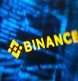 Nesta ilustração, tirada em 30 de outubro de 2026, é possível ver o logotipo da Binance e um código hacker  Foto: REUTERS/Dado Ruvic