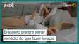 Por que o brasileiro prefere tomar remédio do que fazer terapia?