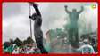 Torcida do Palmeiras faz festa ao lado de estátua de Rocky Balboa antes de duelo contra o Botafogo