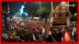 Manifestantes colocam fogo em boneco de Trump na Avenida Paulista
