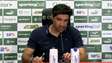 Abel dá resposta atravessada a repórter e deixa coletiva do Palmeiras
