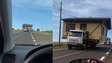 Caminhão é flagrado transportando casa inteira em estrada no Paraná