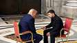 Zelensky e Trump debatem cessar-fogo em reunião na Casa Branca nesta segunda