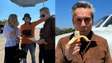 Alexandre Nero mostra bastidores da cena da 'banana’ em 'Vale Tudo'