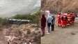 Ônibus despenca de desfiladeiro no Peru e deixa mais de 30 mortos