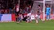 VAR aponta exagero de Bruno Henrique em lance com Thiago Silva no Fla-Flu