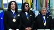 Kiss e Sylvester Stallone recebem medalhas de honra de Trump
