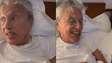 Caetano Veloso é surpreendido na cama com vitória no Grammy e liga para Maria Bethânia: 'Meu Deus'