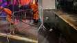 Cano estoura e provoca vazamento de esgoto na frente de camarote da prefeitura de SP no Anhembi