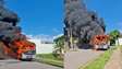 Ônibus pega fogo e forma fumaça densa em Vinhedo