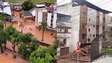 Chuvas em MG: vídeo mostra marcas de lama no alto de prédio, e moradora relata destruição: ‘Tristeza’