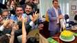 Flávio Bolsonaro é parabenizado por aniversário em meio à festa por derrubada do veto ao PL da Dosimetria