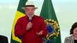 Lula faz piada com fotógrafo e silencia sobre derrotas no Congresso em evento no Planalto