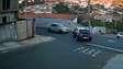 Carro desce sozinho e cai em barranco após colisão no interior de São Paulo