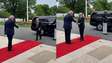 Com tapete vermelho, Lula é recepcionado por Trump ao chegar à Casa Branca
