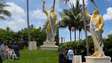 Estátua de ouro de Trump é inaugurada nos EUA em cerimônia liderada por pastor