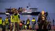 Navio com surto de hantavírus inicia desembarque de passageiros 