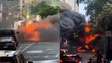 Carro explode próximo ao Touro de Wall Street em Nova York
