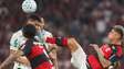 ‘Assumiu o risco’: ouça o áudio do VAR sobre expulsão de Carrascal em Flamengo e Palmeiras