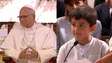 Criança surpreende papa Leão XIV com perguntas em missa na Espanha: “Deus quer que haja pobres e ricos?”