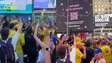 Clima de copa e romance! ‘Evidências’ toca na Times Square