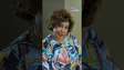 Alcione tranquiliza fãs após cair durante show e brinca: "Eu não sou uma qualquer" #shorts
