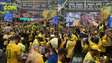 Torcida brasileira nos EUA transforma shopping em 'Maracanã' para jogo contra a Noruega
