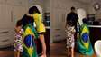Paquetá recebe o carinho da família após eliminação do Brasil: ‘Te amamos’