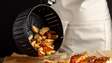 5 alimentos que você nunca deve colocar na air fryer