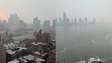 Fumaça de incêndios florestais no Canadá encobre céu de Nova York