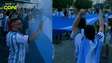 Com bandeirão e fogos, torcida da Argentina lota Copacabana antes da final da Copa