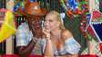 Com direito a barraca do beijo, Virginia e Vini Jr. fazem 'festa julina'