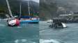 Barcos são arrastados devido a fortes ventos no litoral norte de SP