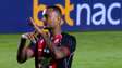'Gesto de roubo': CBF divulga áudio do VAR da expulsão de Luan Cândido, do Vitória
