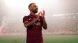 Salah ganha festa surreal ao ser apresentado à torcida do Trabzonspor na Turquia