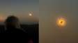 Guitarrista do Queens acompanha eclipse solar total na Espanha: 'Lindo, lindo'