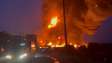 Vídeo mostra incêndio provocado por explosão de tambores com solvente em fábrica na Índia