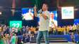Flávio Bolsonaro promete “tirar bandido de circulação” em comício no Rio